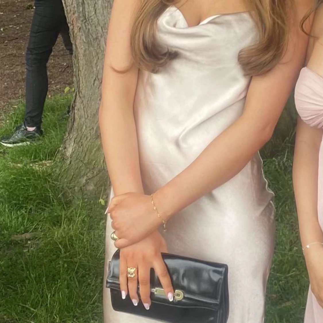 Champagnefärgad långklänning Boohoo