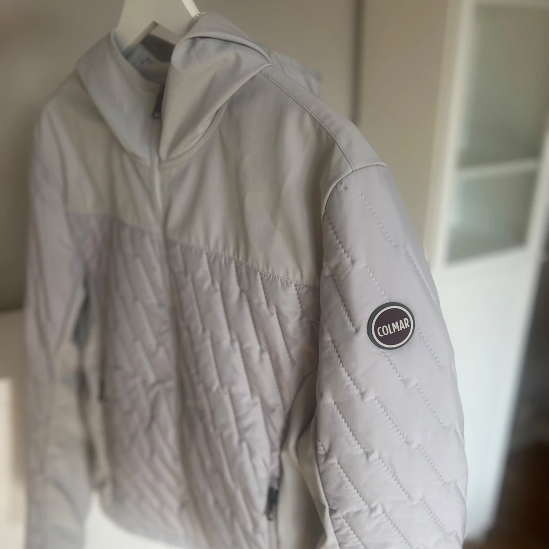 Ljusgrå quiltad jacka från Colmar - 1