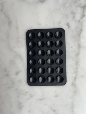 Mobilhållare  - Mobilhållare med sugproppar, finns fler färger se i min profil 💕