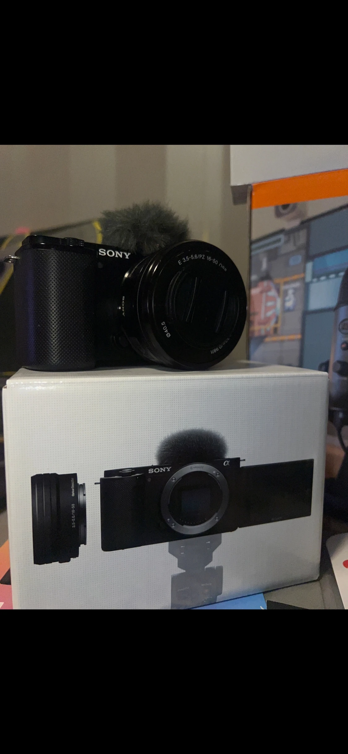 Sony ZV-E10 Vlog Camera Kit - 1