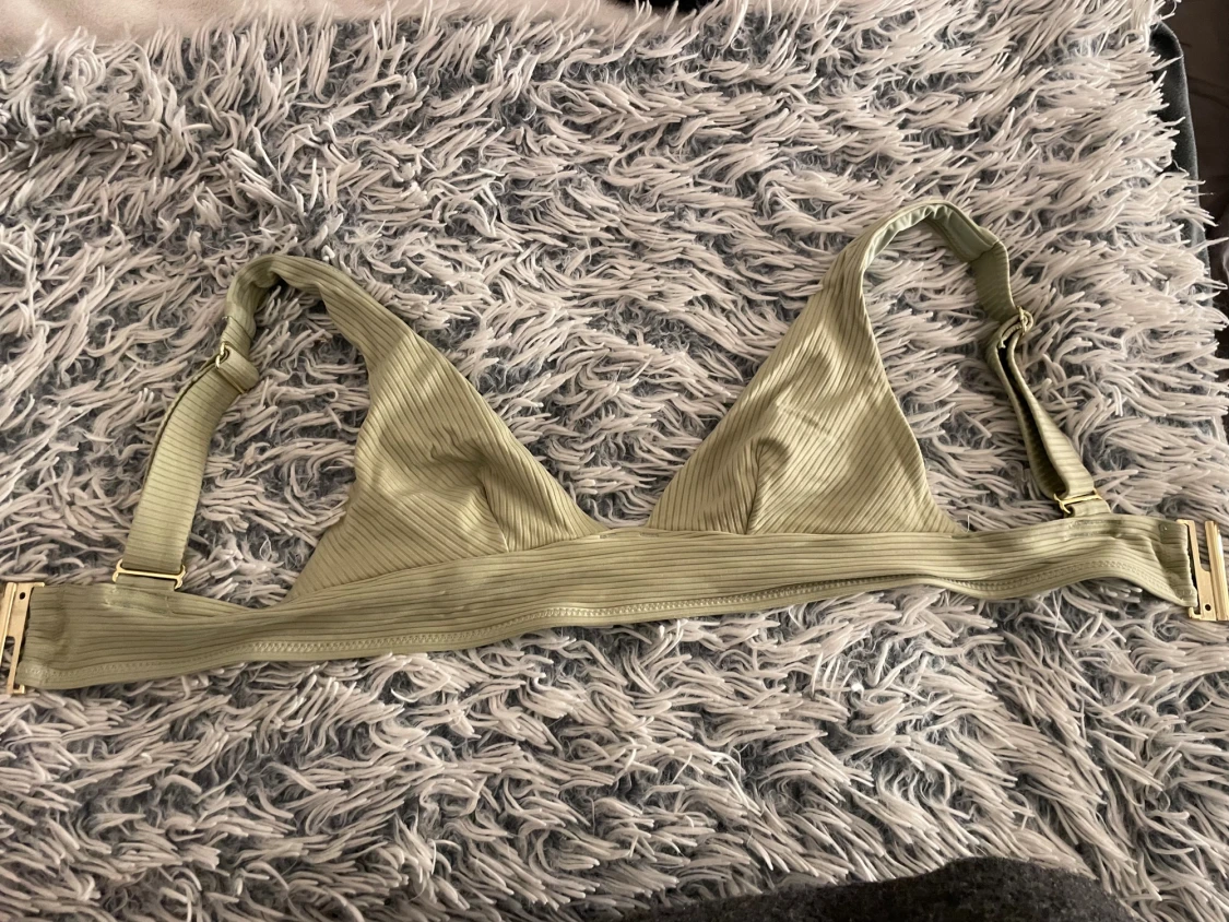 Ljusgrön ribbad bikiniöverdel - 2