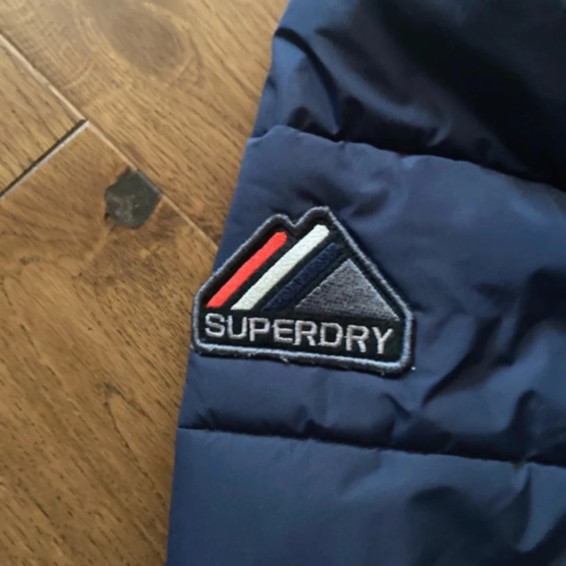 Mörkblå pufferjacka från Superdry - 2