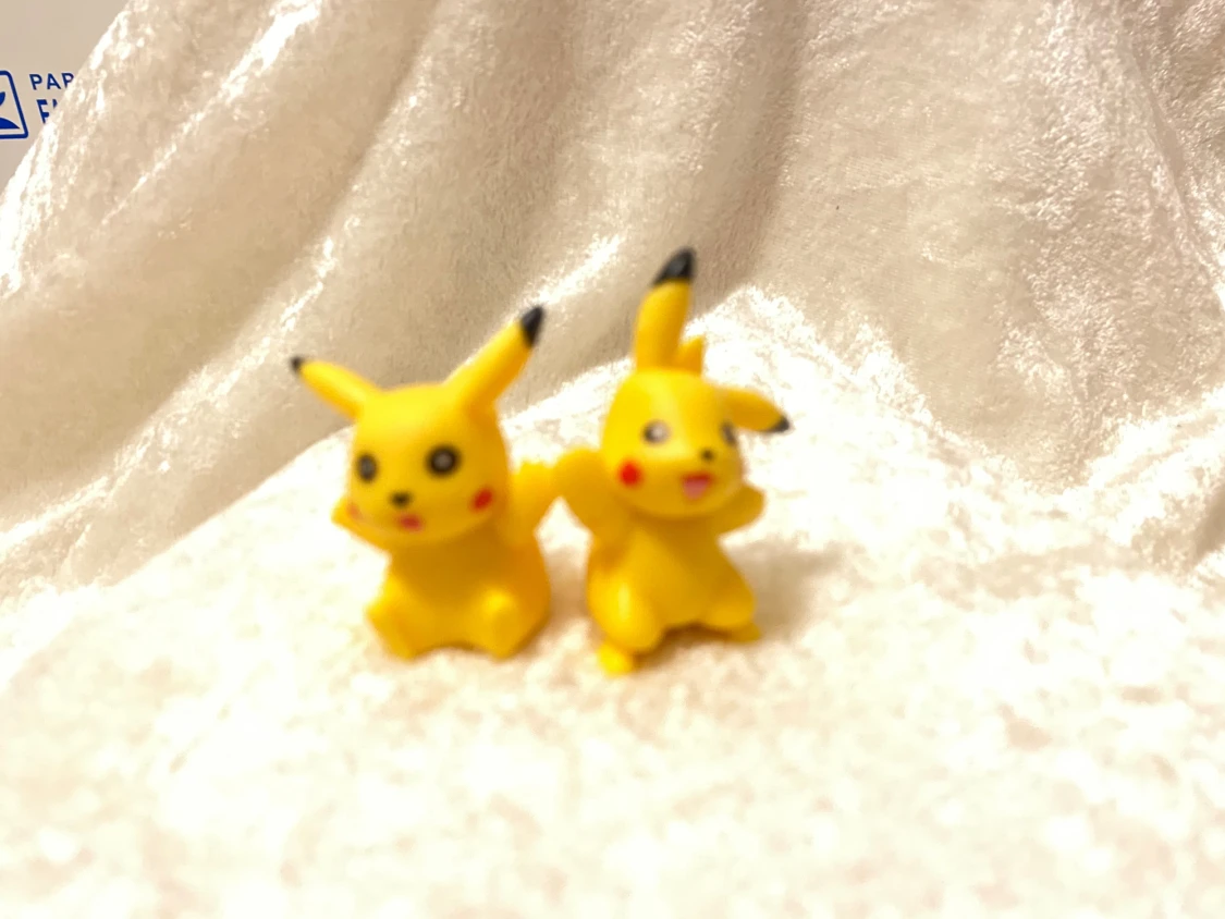 2st Pikachu Figurer - 1