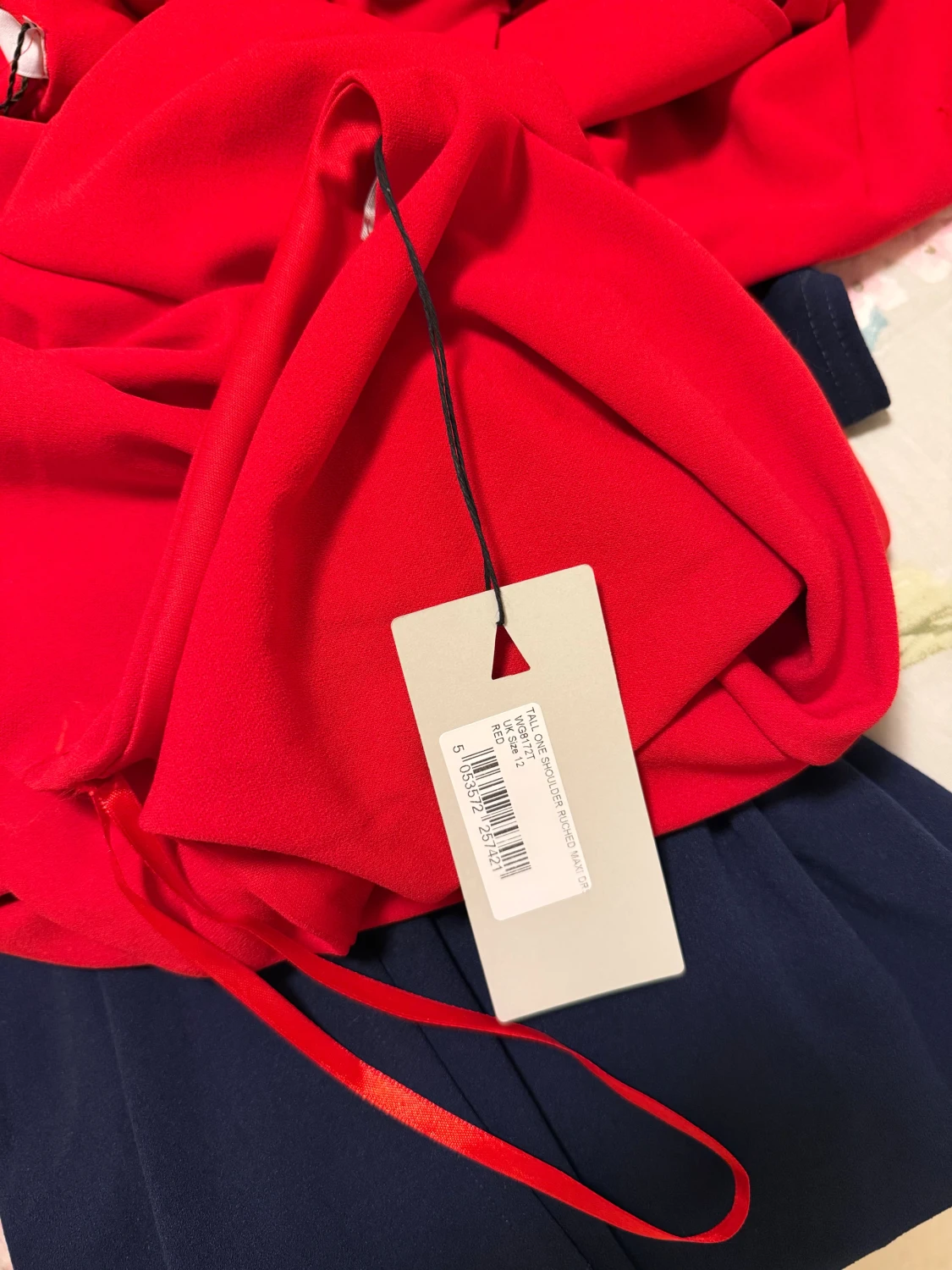 Röd långklänning med slits och oneshoulder - 4