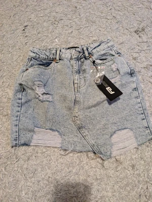 Ljusblå jeanskjol - Skitsnygg jeanskjol från New Yorker I storlek Xs ☺️ nypris 299 kr☺️