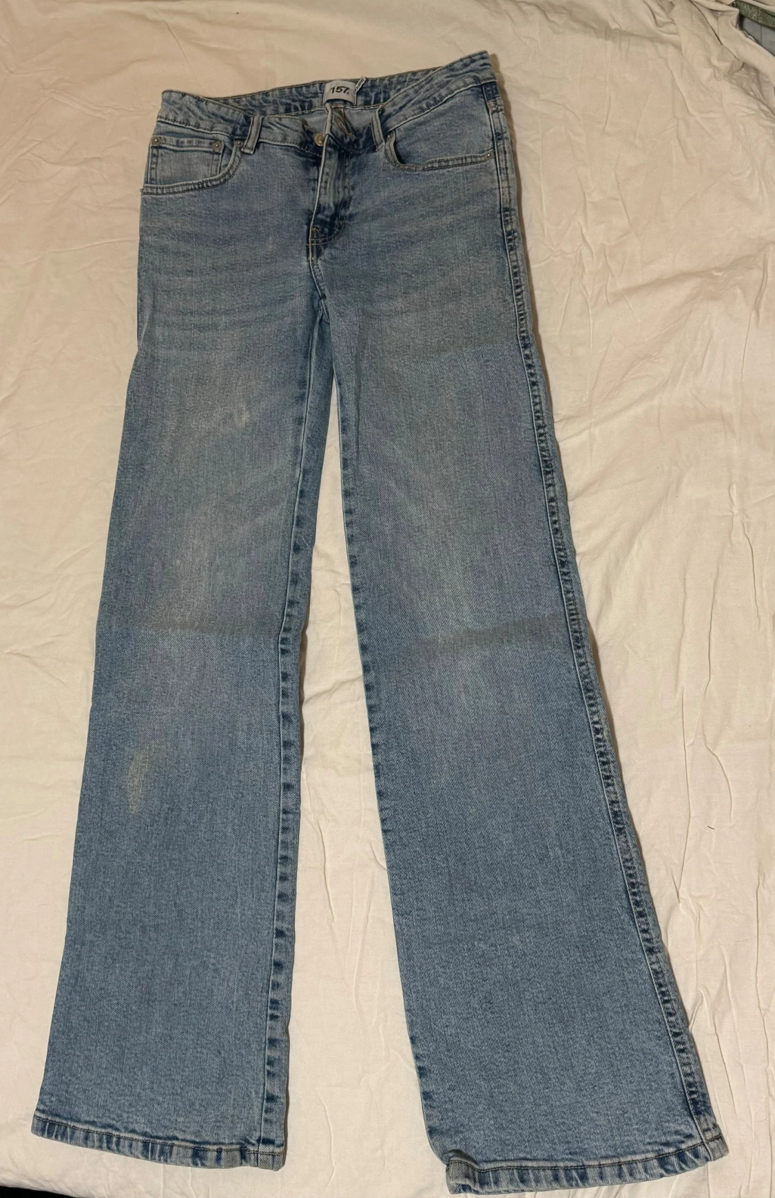 Blå bootcut jeans från Lager 157
