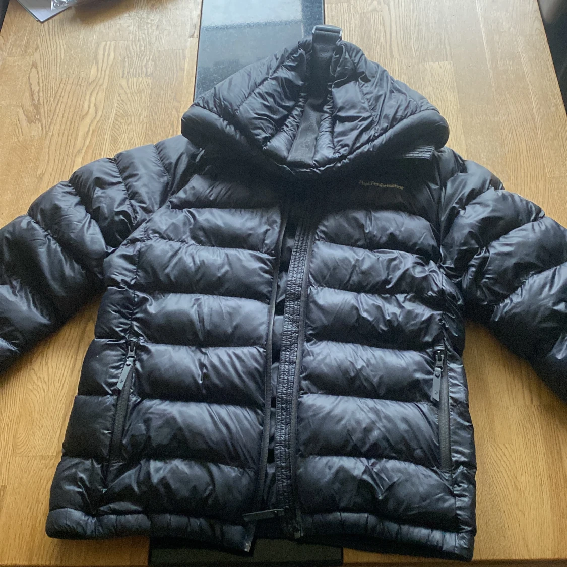 Svart dunjacka från Peak Performance M - 1