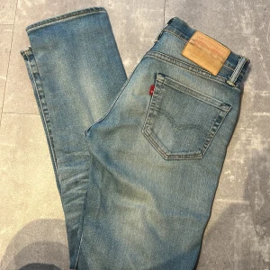 Levis 511 - Levis 511 i jeans i storlek 29-30/32. Fint skick passar runt 180