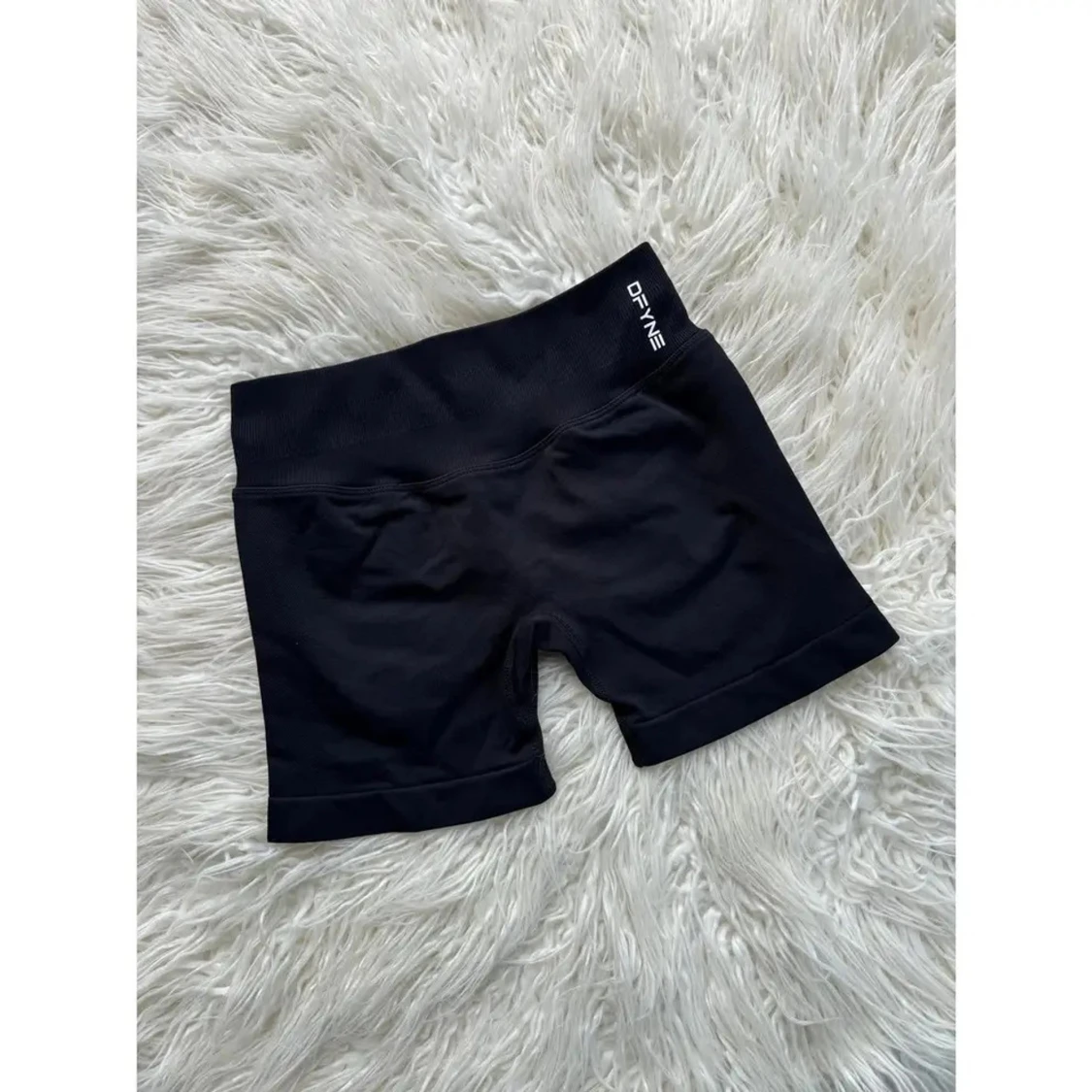 Svarta träningstights-shorts från DFYNE - 2