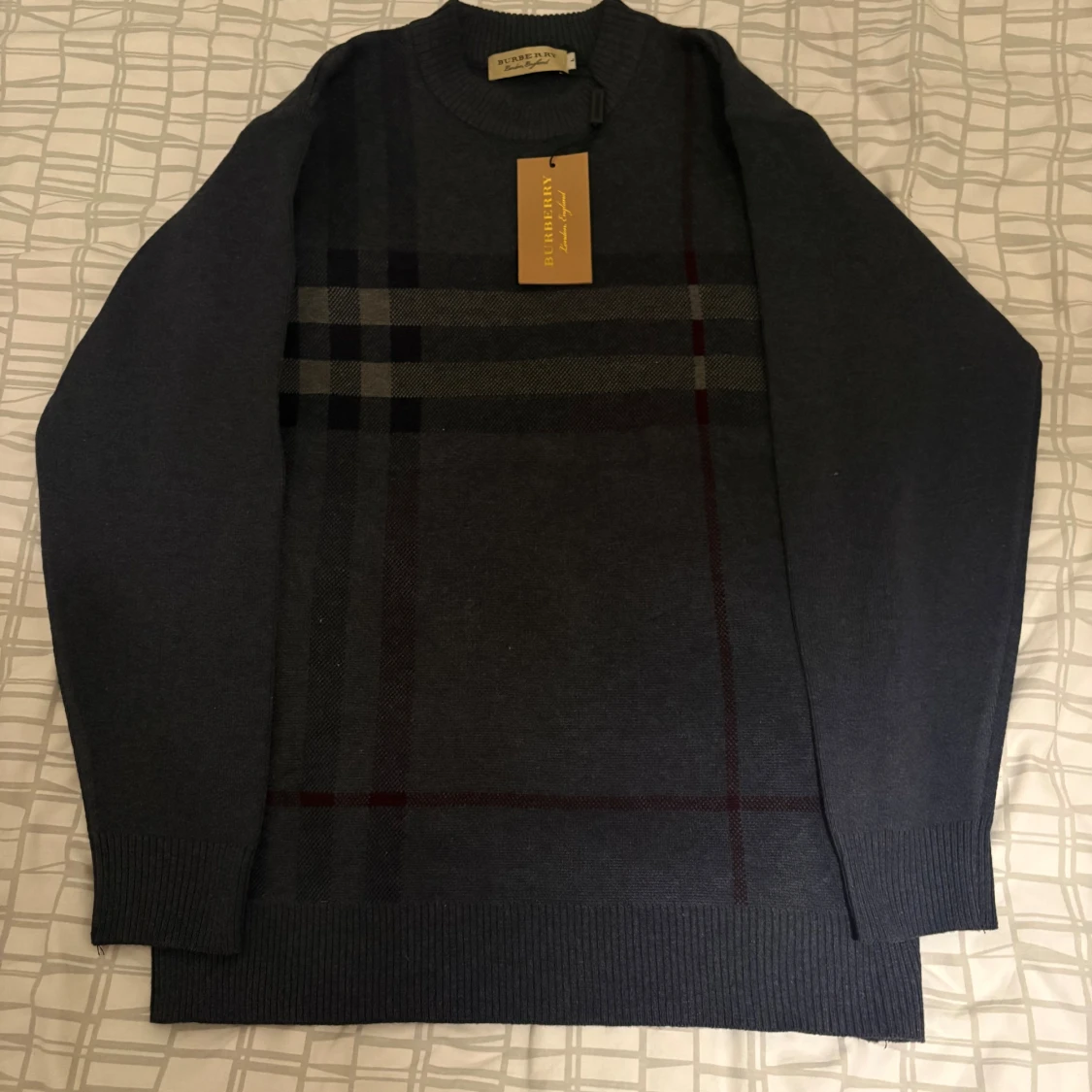 Mörkblå rutig tröja från Burberry