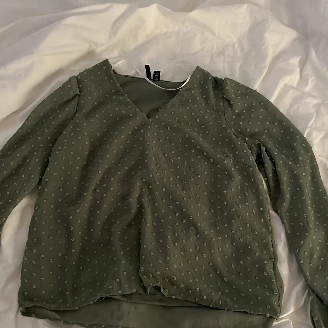 Grön blus med prickar från Vero Moda - 1