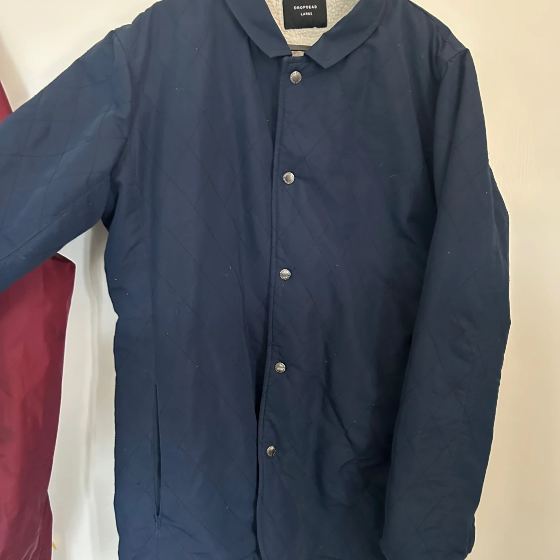 Quiltad blå jacka från Drop Dead