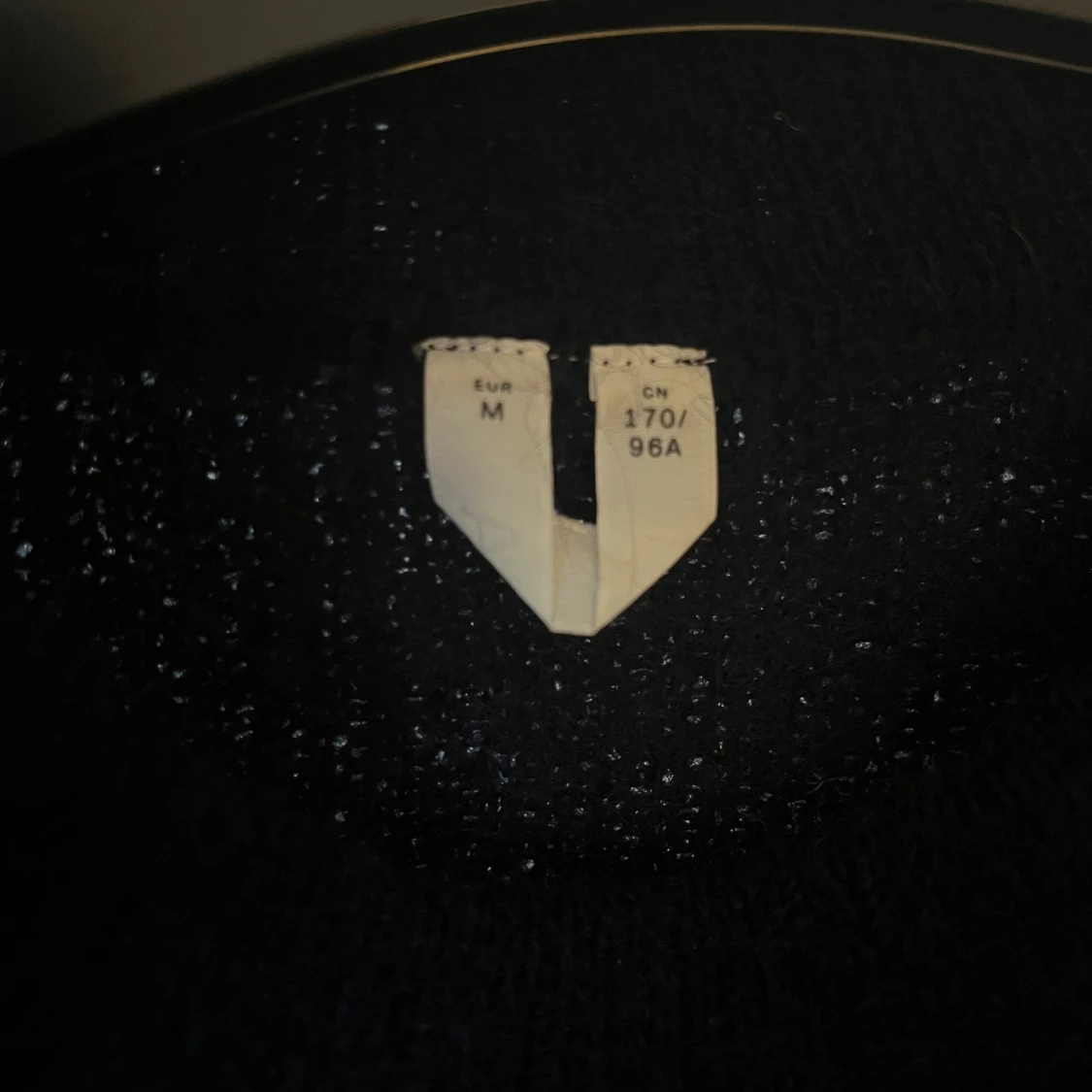 Mörkblå stickad tröja med volang ärm - 2