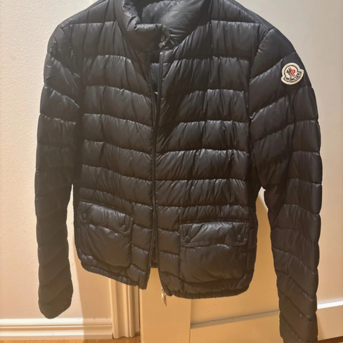 Mörkblå Moncler dunjacka med dragkedja - 4