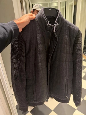 Massimo dutti cardigan - Massimo dutti cardigan storlek L men passar M/L. Använd fåtal gånger