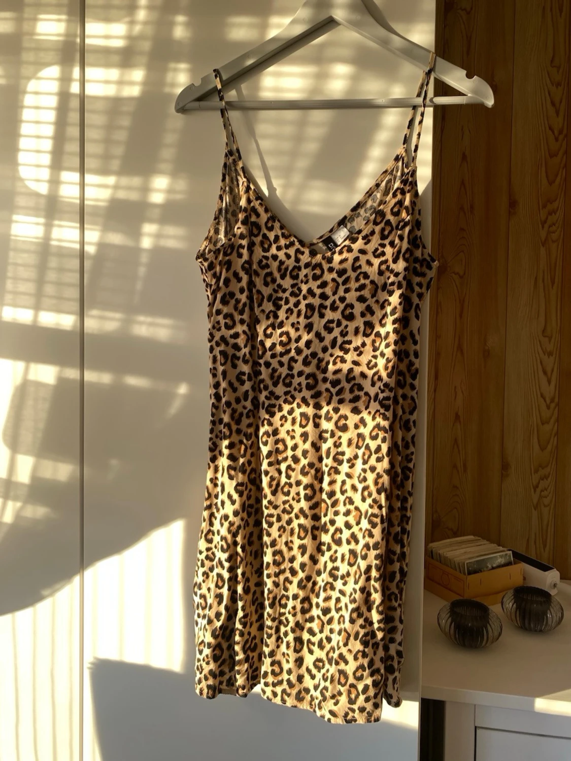 Leopardmönstrad kort klänning