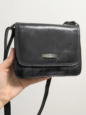 Svart axelväska från Maldi i skinn - Söt vintage miniväska