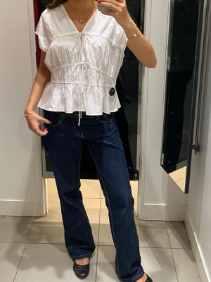 Blus/väst - Superfin, nästan aldrig använd. Tror det var storlek XL men passar M/L. Fin under koftor eller bara som den är!