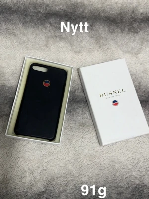 Mobilskal - Oanvänt skal dock tecken på förpackningen som den ligger i då denna legat i ett skåp. Vet tyvärr inte vilken telefon den tillhör