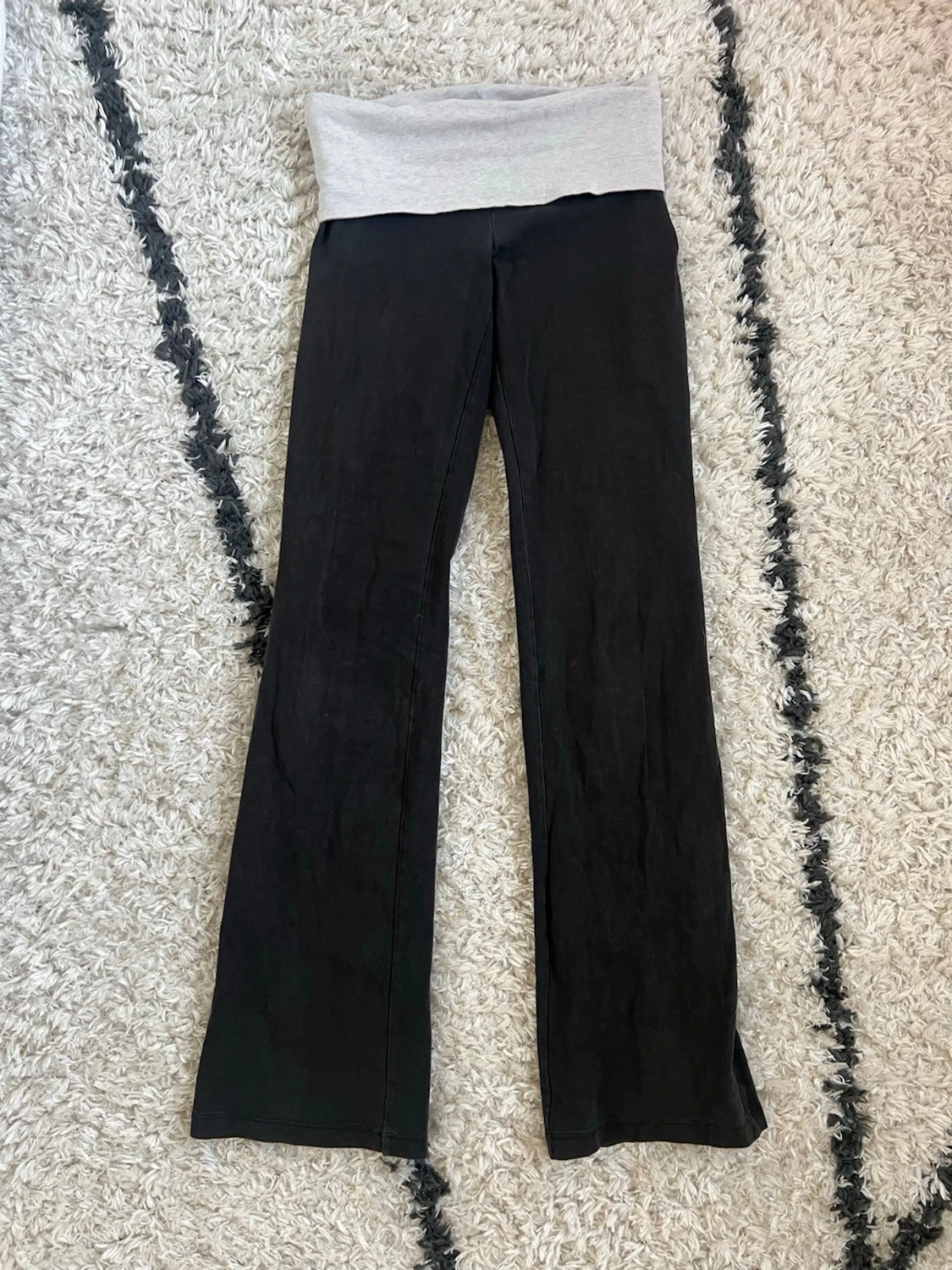 Svarta bootcut byxor från Victoria's Secret Pink - 4