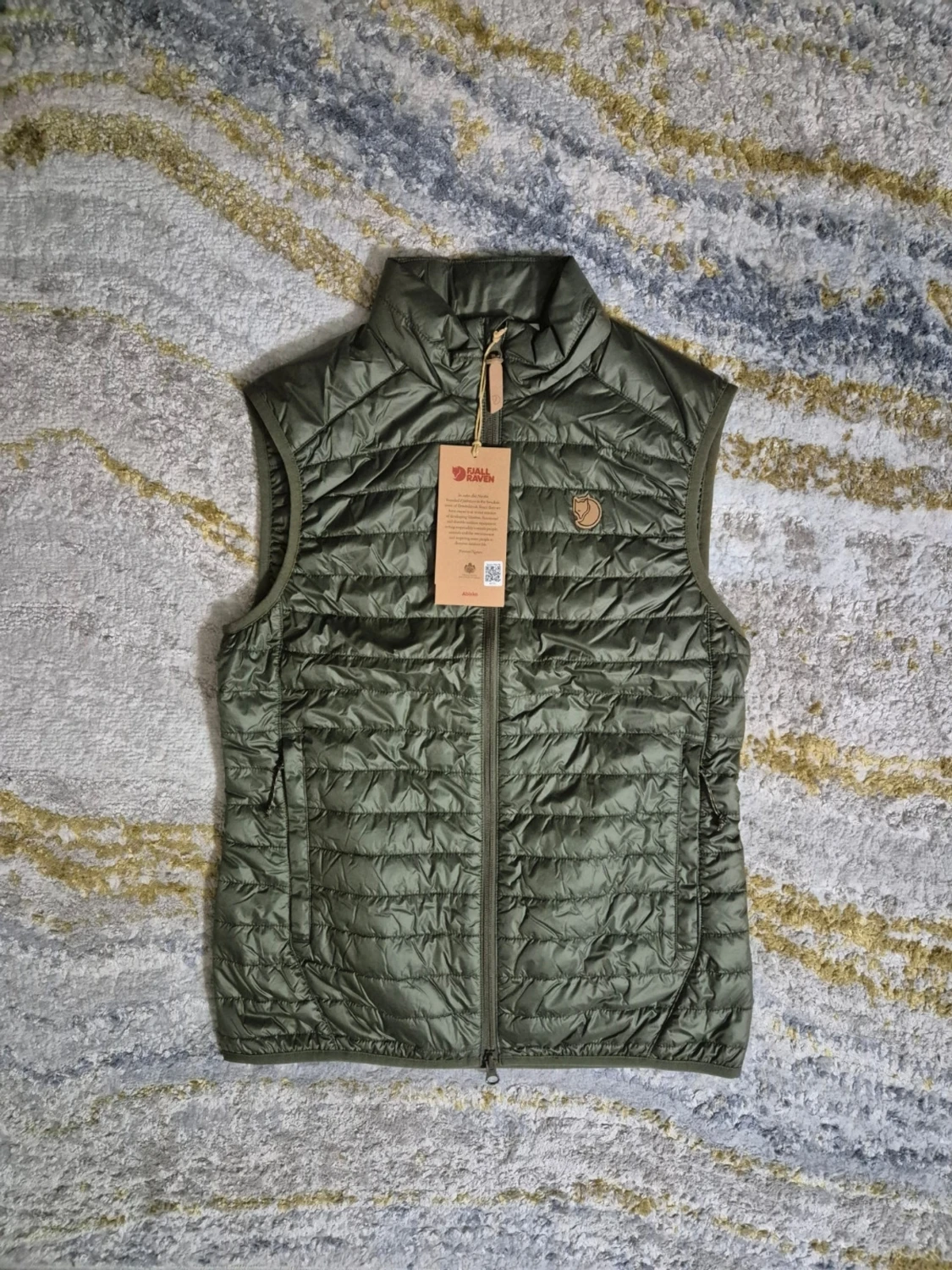 Olivgrön quiltad dunväst Fjällräven S