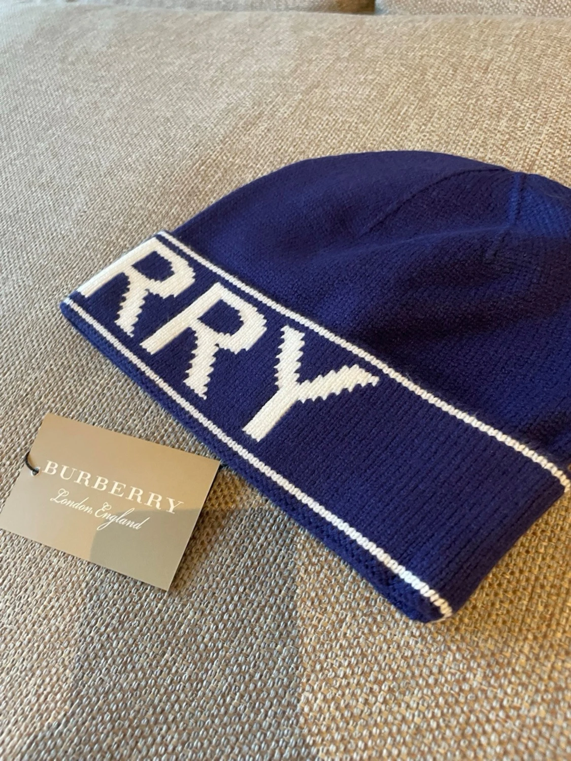 Blå stickad Burberry mössa - 1