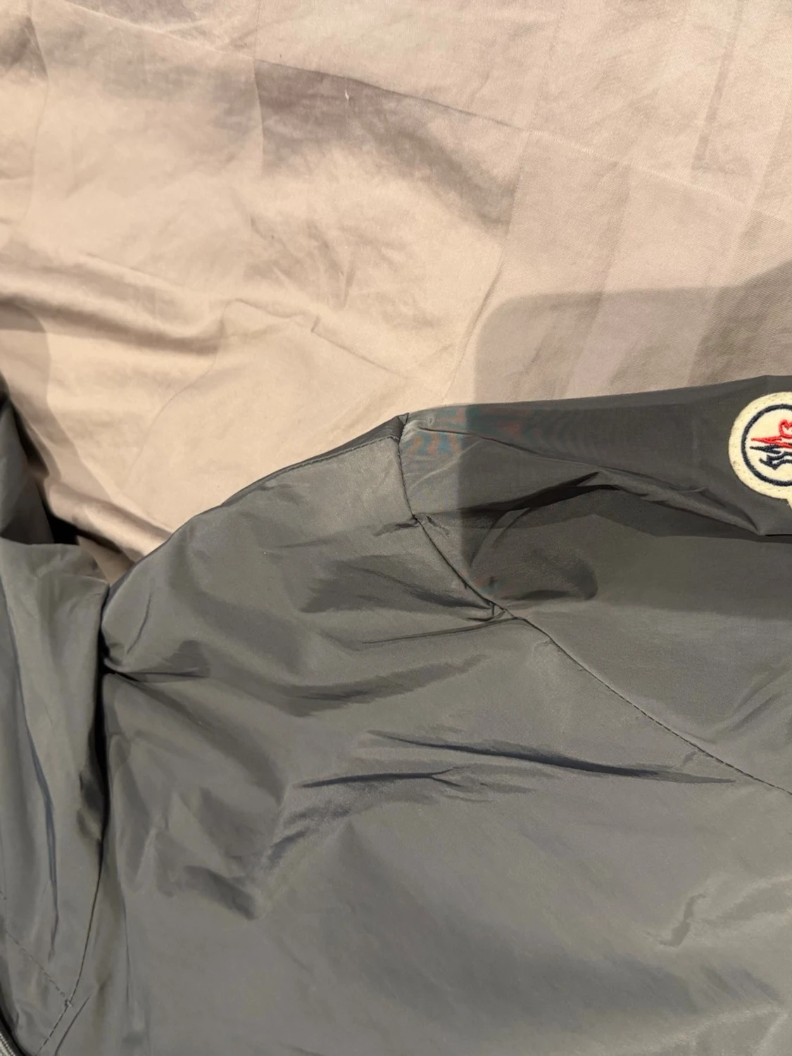 Grå vindjacka från Moncler - 1