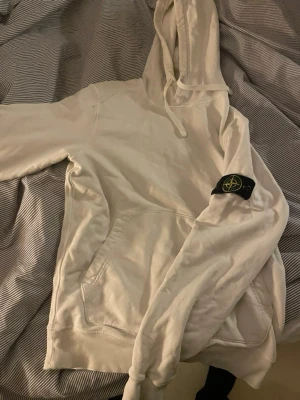 Stone island Hoodie  - Säljer nu en Stone island Hoodie. Skriv för mer information. Självklart äkta!