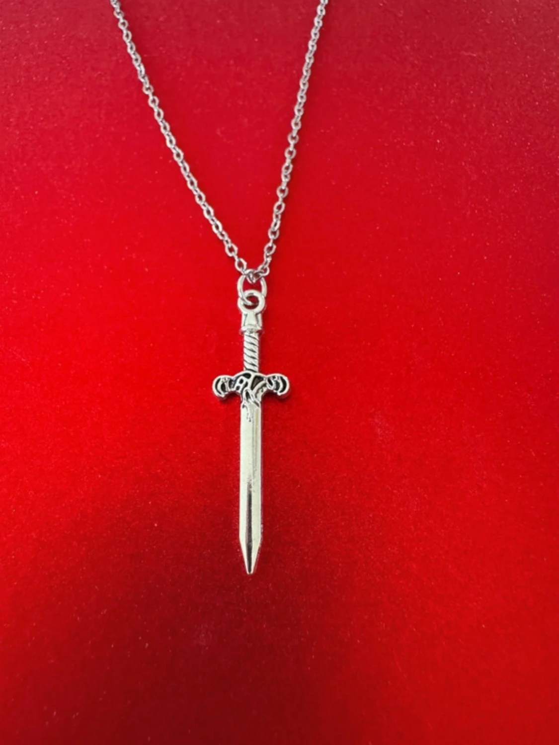 Mindre svärd silverhalsband 