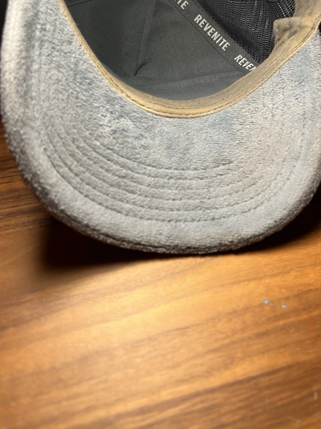 Grå keps från Revenite Pop Up '23 - 3