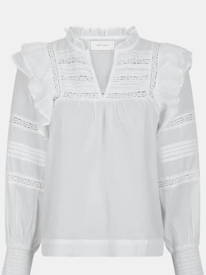 Neo Noir blus  - Jättesöt vit blus från Neo Noir. Endast använd en gång så den är i mycket bra skick. Nypris 749. Säljs då jag inte tycker att den passar mig, skriv för fler frågor eller bilder💓