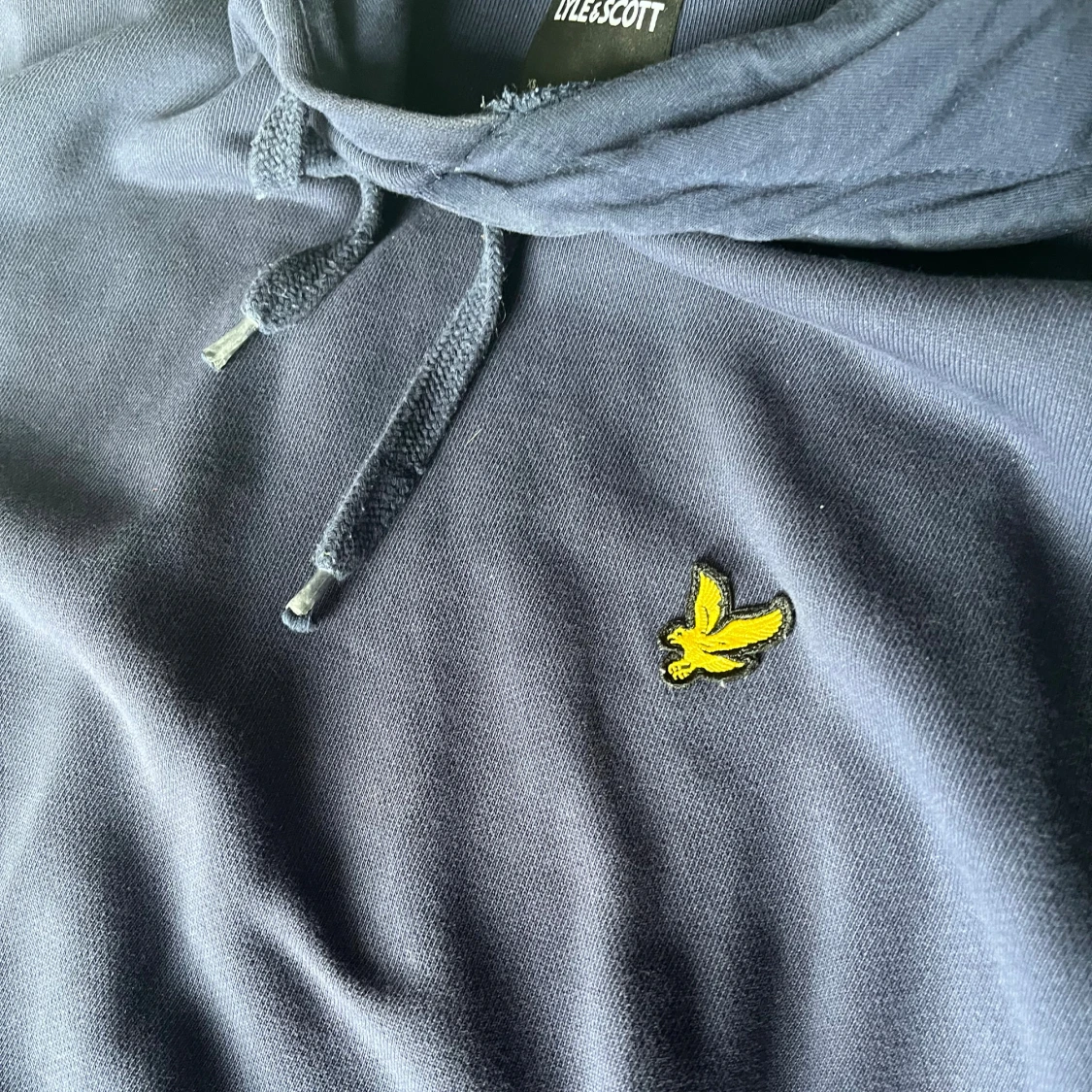 Mörkblå hoodie från Lyle & Scott - 4