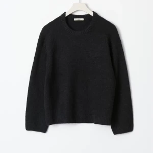 Stickad tröja gina - Säljer denna från gina, premium modell men ser nästan exakt likadan ut som denna, rätt nopprig därför pga priset🥰