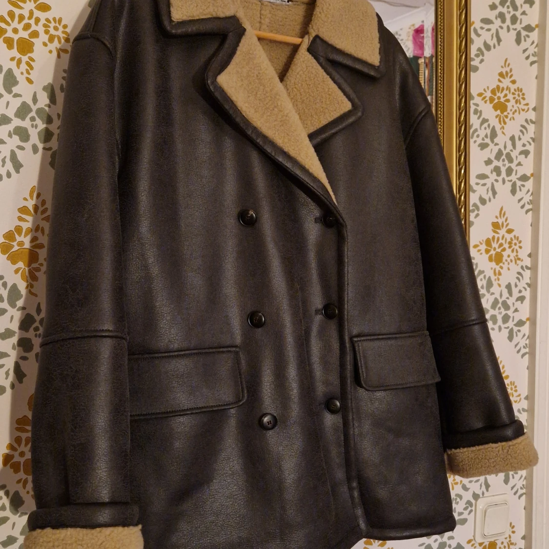 Brun shearlingjacka från Zara, stl M - 2