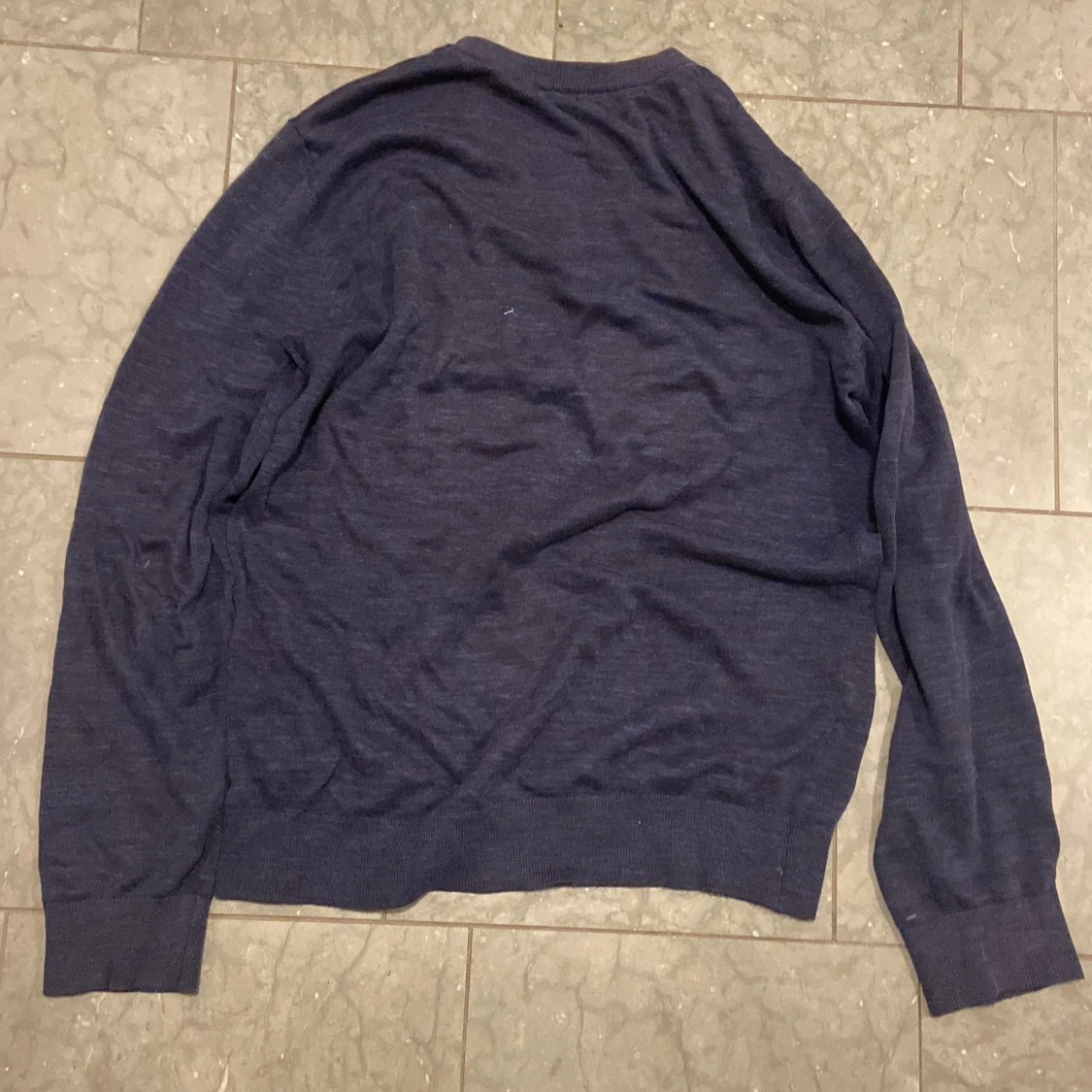 Mörkblå stickad tröja från H&M - 1