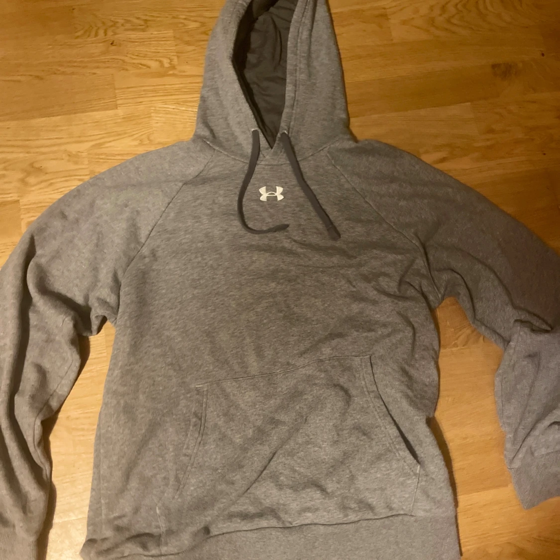 Grå mjukisbyxor från Under Armour - 3