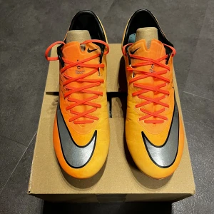 Nike Mercurial Vapor 10 SG - Storlek 42, toppskick, Ex Chelsea spelaren Willians skor från Brasilien