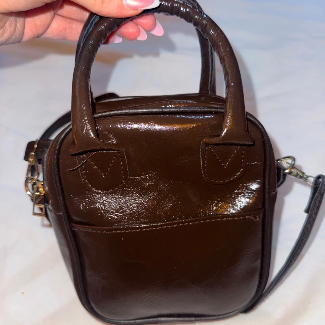 Mörkbrun liten handväska i skinn - 1
