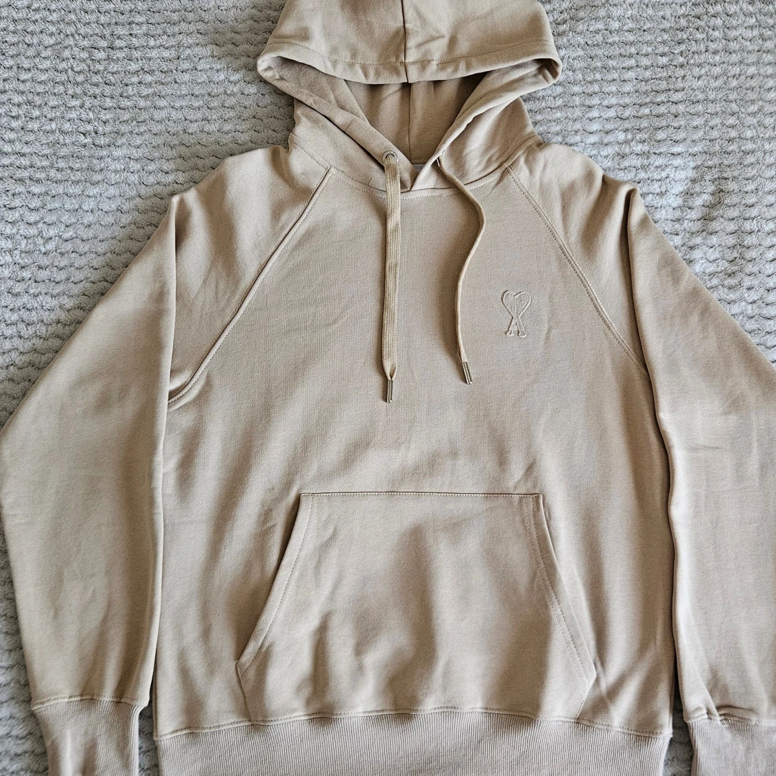 Beige hoodie från AMI Paris
