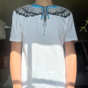 Marcelo Burlon T-shirt - Säljer denna riktigt feta T-shirt från Marcelo Burlon. Nypris: 2000kr ca || Mitt pris: 499kr