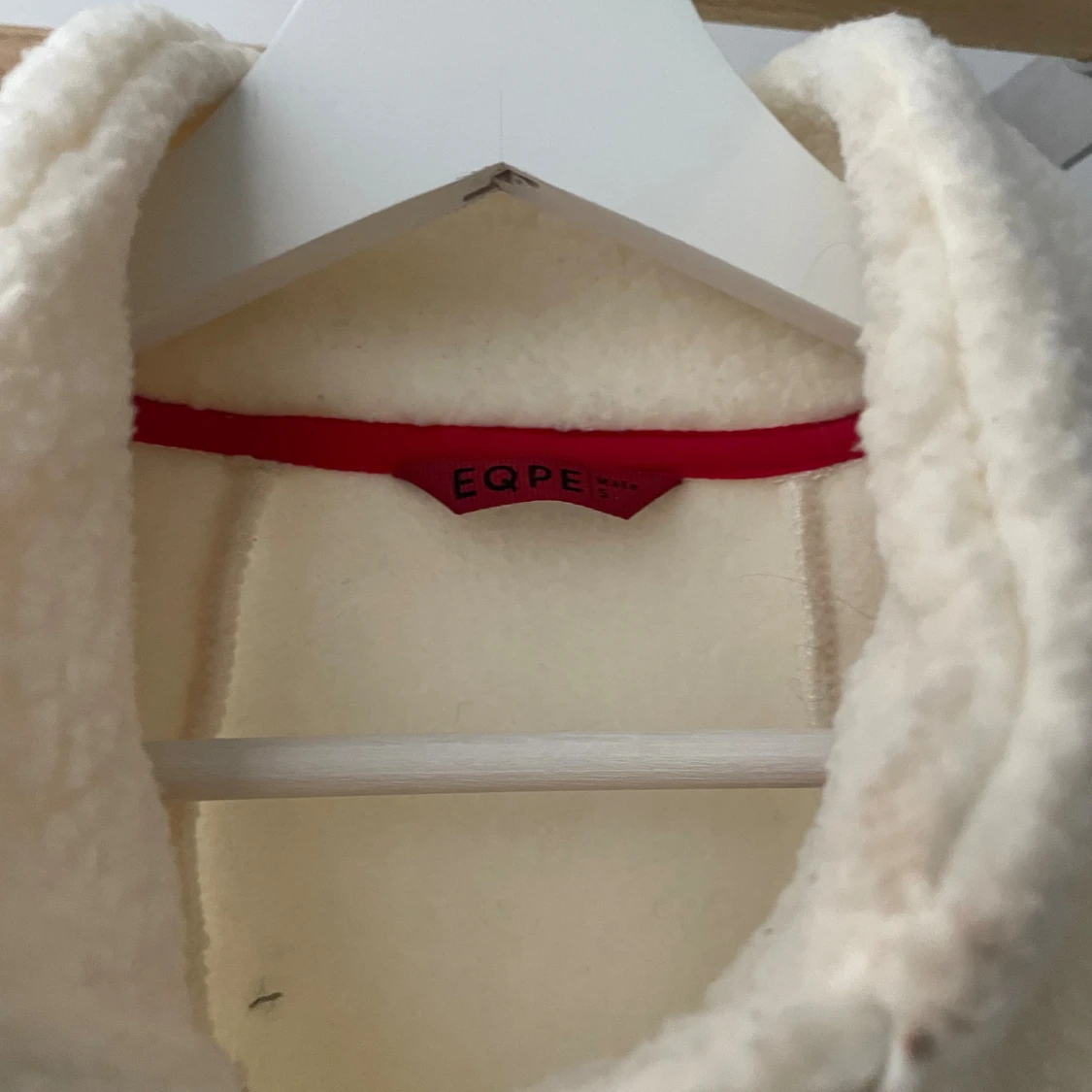 Vit fleeceväst från EQPE - 1