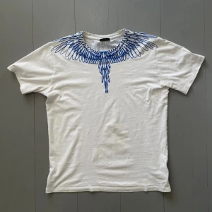 Marcelo Burlon T shirt - Bra skick | Passar storlek S, Modellen är 181cm | Skriv vid minsta fråga.