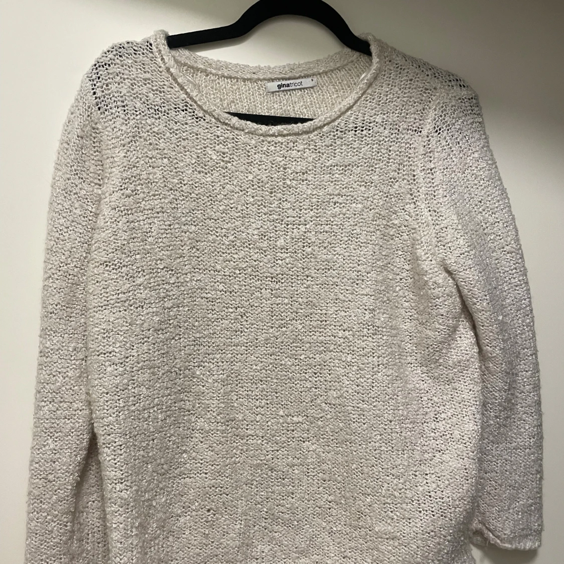 Vit stickad tröja från Gina Tricot