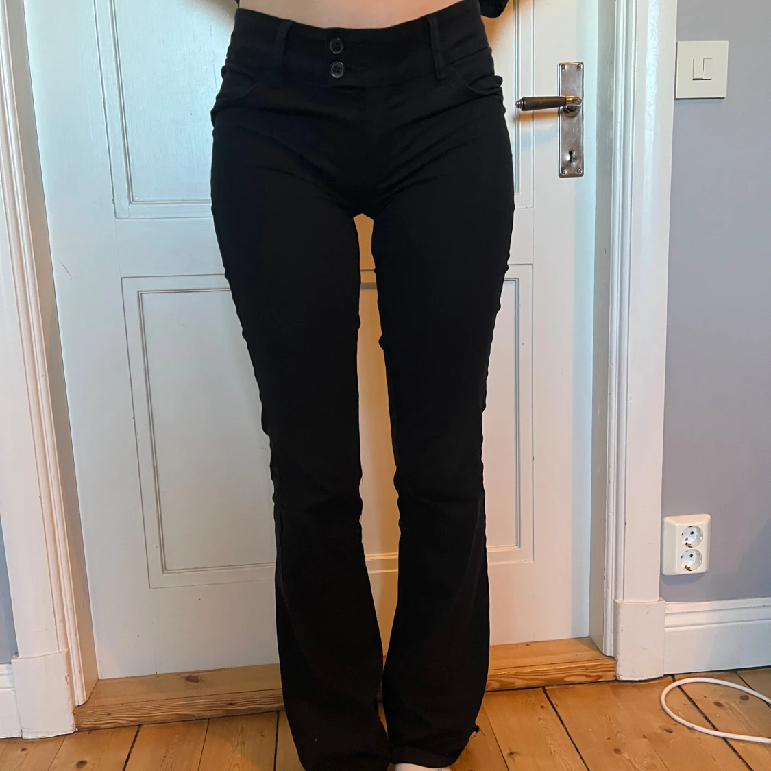 Svarta bootcut byxor