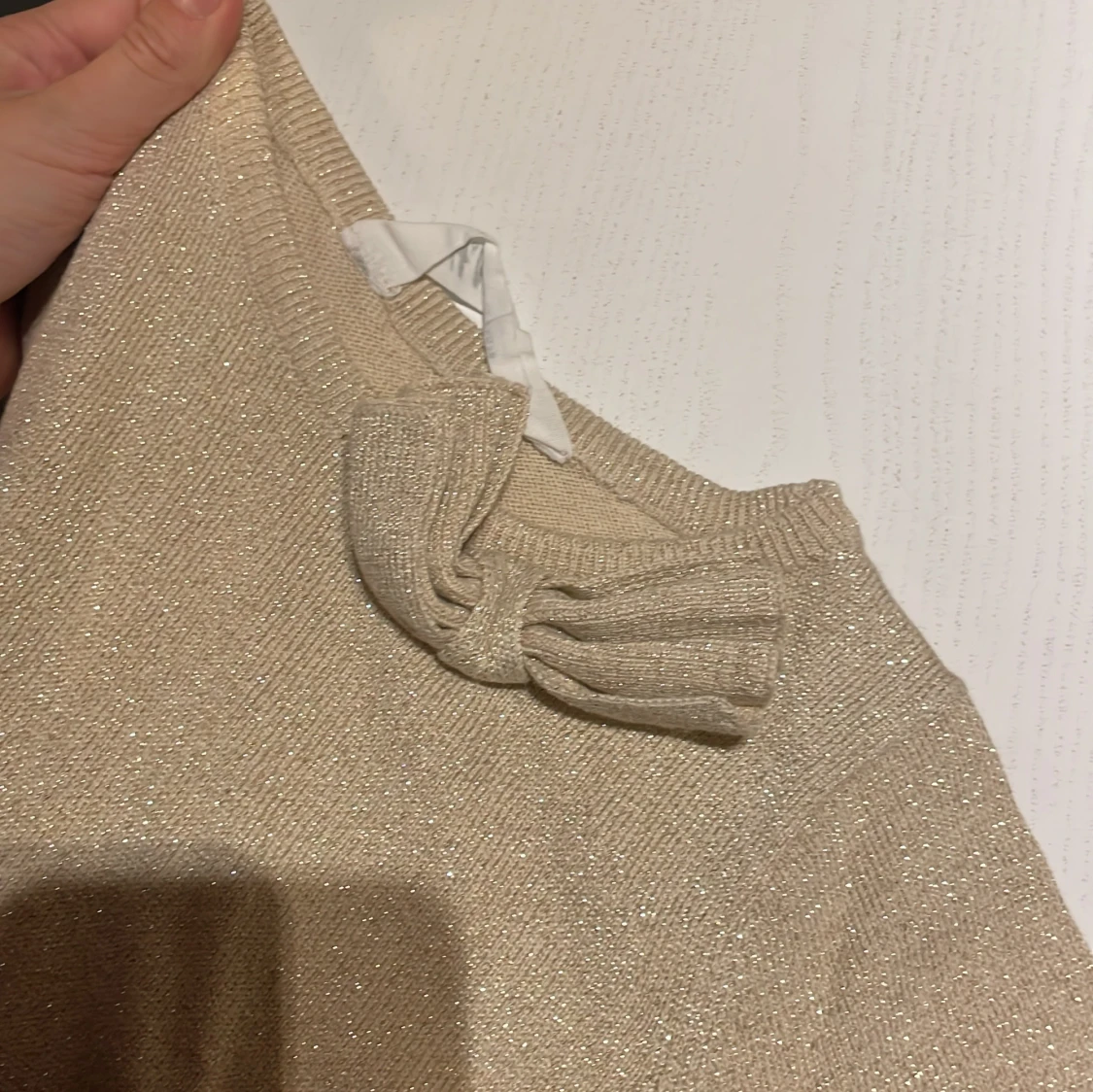 Glittrig beige kortklänning H&M - 1