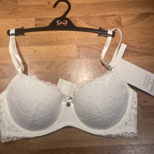 Set från hunkemöller  - Bh storlek 75B trosan xs/s