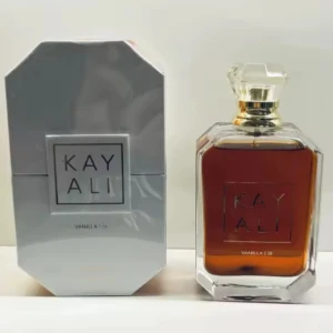 Kayali parfym samling - Upptäck Kayali-parfymer i olika varianter: Vanilla | 28, Yum Pistachio Gelato | 33, Yum Boujee Marshmallow | 81 och Elixir | 11. Volymen är 100 ml per flaska. Perfekt för dig som vill sticka ut med trendiga dofter och snygg design. 