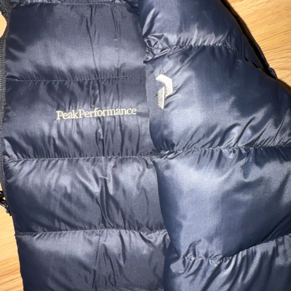 Svart dunjacka Peak Performance - 2