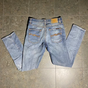 Nudie Jeans  - Tjena, säljer dessa feta Nudie jeans, då jag inte kan ha dom längre. Storleken är 30W 30L, och priset kan diskuteras!
