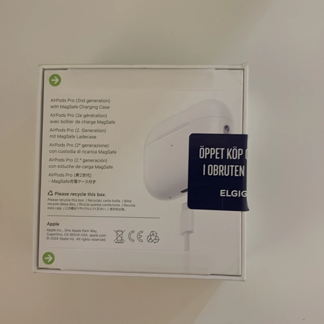 AirPods Pro (2nd generation) with MagSafe Charging Case - 1